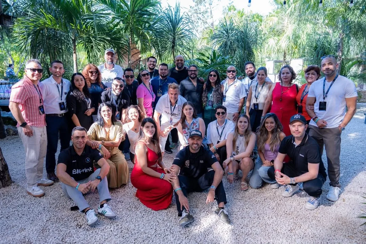 Grupo de la primera generación de Bluprint en Tulum